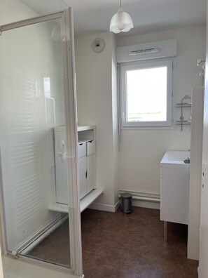 Hair dryer, towels, toilet paper - Apartment T3 63m2 Tasdon La Rochelle (La Rochelle)