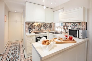 Design-Apartment | Eigene Küche | Großer Kühlschrank, Mikrowelle, Ofen, Herdplatte