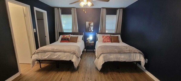 3 chambres, fer et planche à repasser, Wi-Fi gratuit, draps fournis