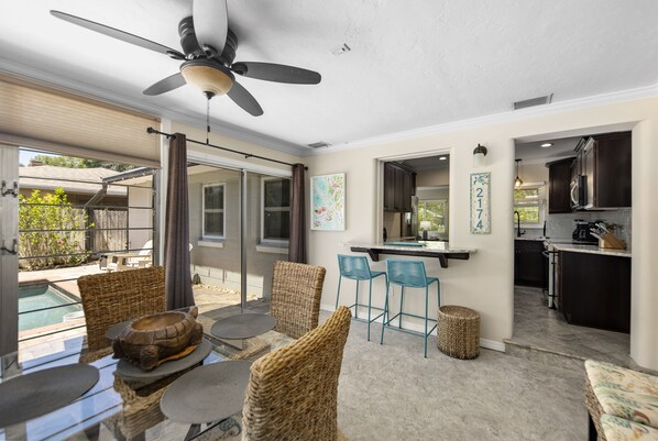 Interior - Casa Tortuga - tropical getaway & central to many amenities! (Sarasota)