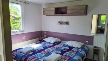 2 habitaciones, caja de seguridad en la habitación y escritorio