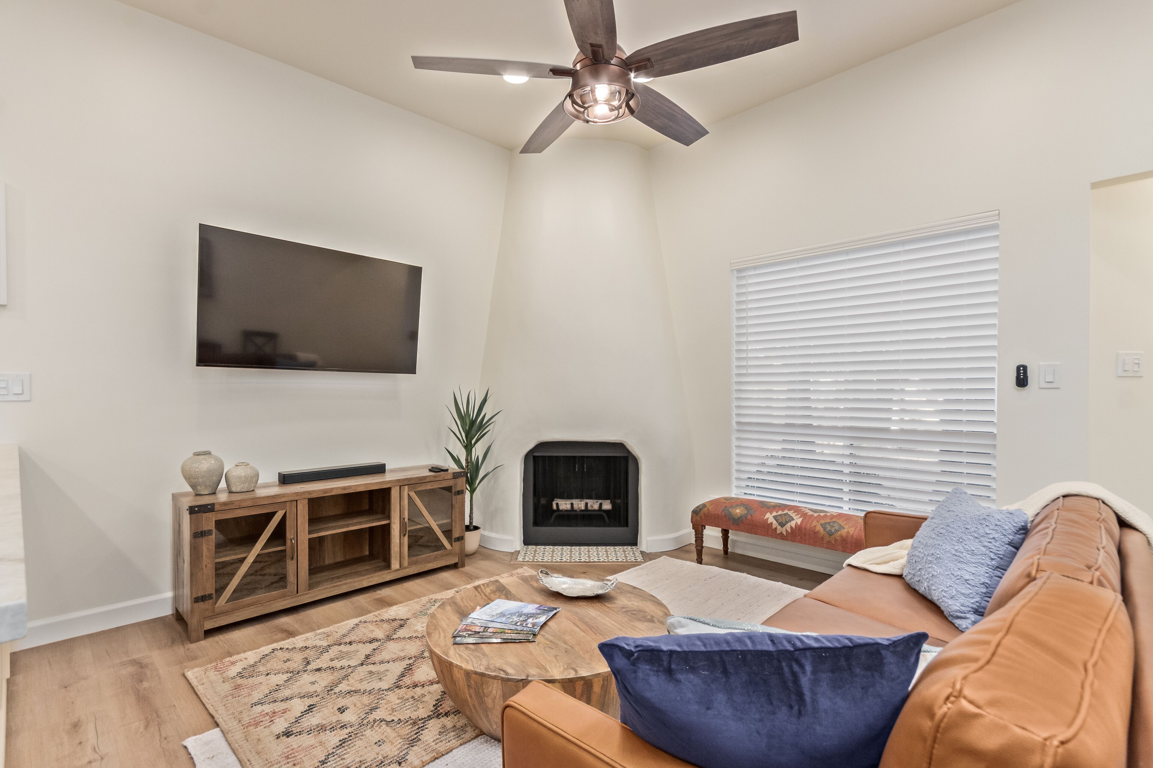 Exceptional Community! Biltmore/arcadia Location. Impeccable! King Bed! - Phoenix, AZ