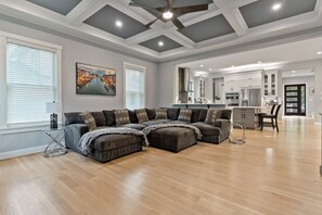 Smart TV, fireplace, computer monitors, printers - The White House DC/Arlington (Arlington)