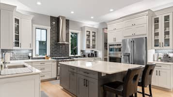 冰箱、微波炉、烤箱、炉灶