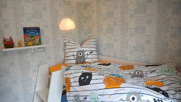 2 bedrooms, internet, bed sheets