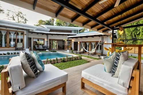 Villa Port Vell, new home 4 BR/4 BA, pool and bar! Now with A/C