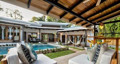 Villa Port Vell, new home 4 BR/4 BA, pool and bar! Now with A/C