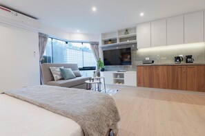 1 Schlafzimmer, Schreibtisch, Bügeleisen/Bügelbrett, Reisekinderbett