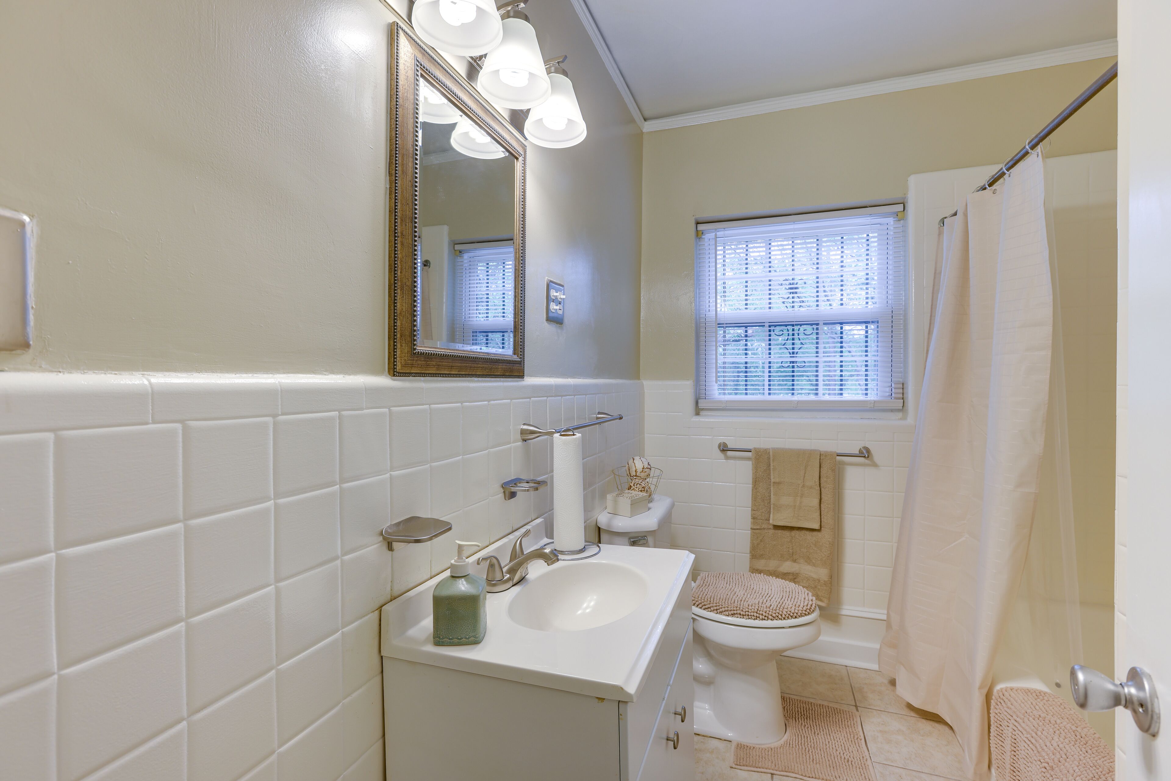 Cozy Tuskegee Home - 20 Mi to Auburn University!