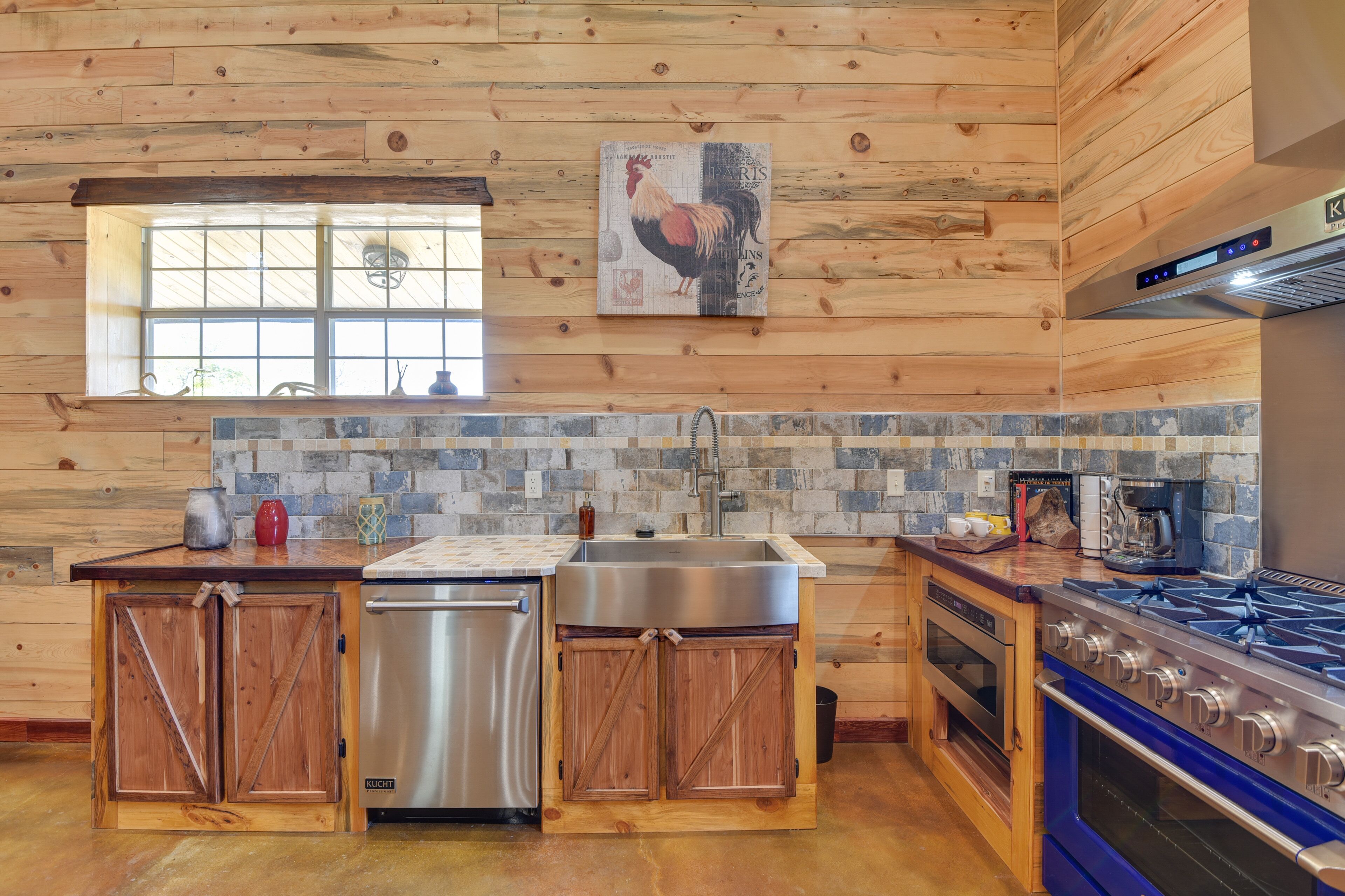 Early Cabin w/ Deck ~ 20 Mi to Lake Brownwood!