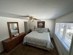4 bedrooms, free WiFi, bed sheets