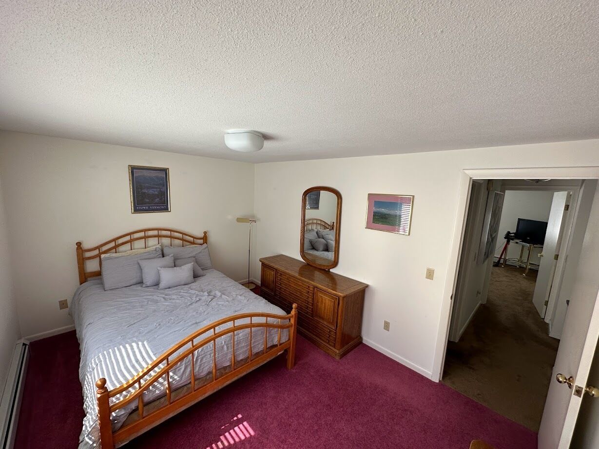 Four Seasons Townhouse - 4 bedrooms, 2.5 baths in the heart of Stowe Vermont