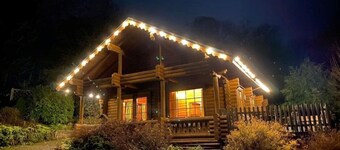 'oak' Log Cabin With hot tub