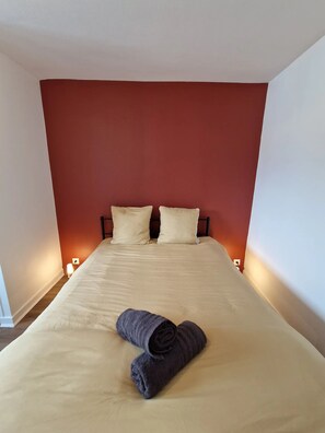 3 bedrooms, desk, free WiFi, bed sheets