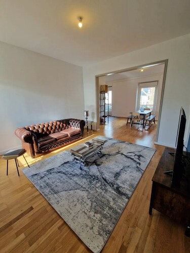 Typical Mans house, renovated, quiet, with exterior - In the centre - 8 places