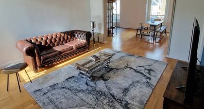 Typical Mans house, renovated, quiet, with exterior - In the centre - 8 places