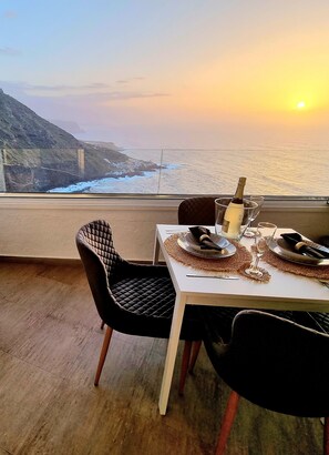 Dining - "Bella-Vista Suite": Endless views over the ocean (La Matanza de Acentejo)