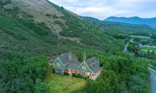 Hobble Creek Canyon: 35+ Guest Mountain Retreat, Hot Tub on 50-Acres