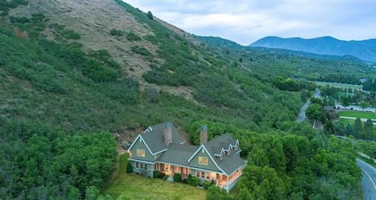 Hobble Creek Canyon: 35+ Guest Mountain Retreat, Hot Tub on 50-Acres