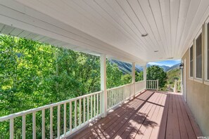 Terrace/patio - Hobble Creek Canyon: 35+ Guest Mountain Retreat, Hot Tub on 50-Acres (Springville)
