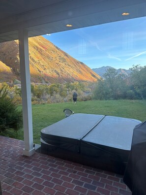 Tina de hidromasaje al aire libre