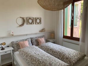 2 makuuhuonetta, Wi-Fi, vuodevaatteet