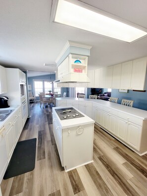 Fridge, microwave, oven, stovetop - Carolina Rose - Steps from the Beach in Oceanside Village (Surfside Beach)