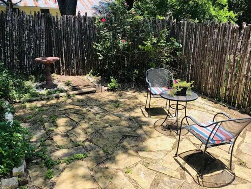 10th St. Bungalow Downtown, Bandera, TX.