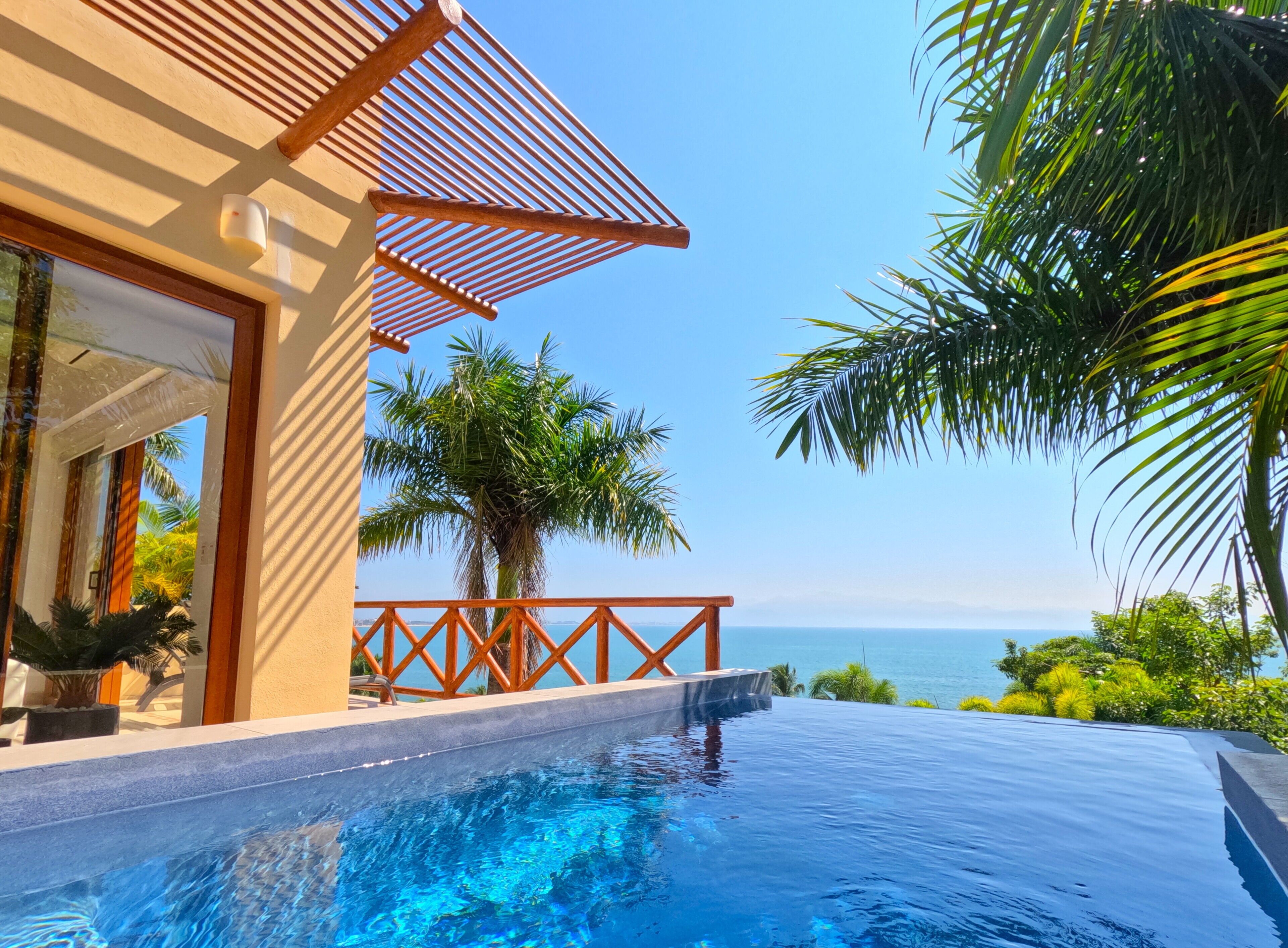 Oceanfront house/ private pool/ daily cleaning