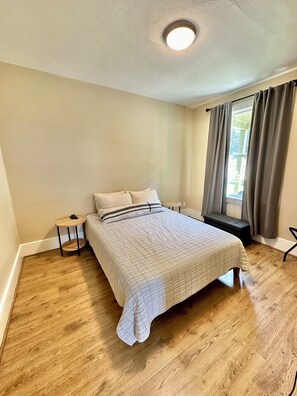 3 bedrooms, desk, free WiFi, bed sheets