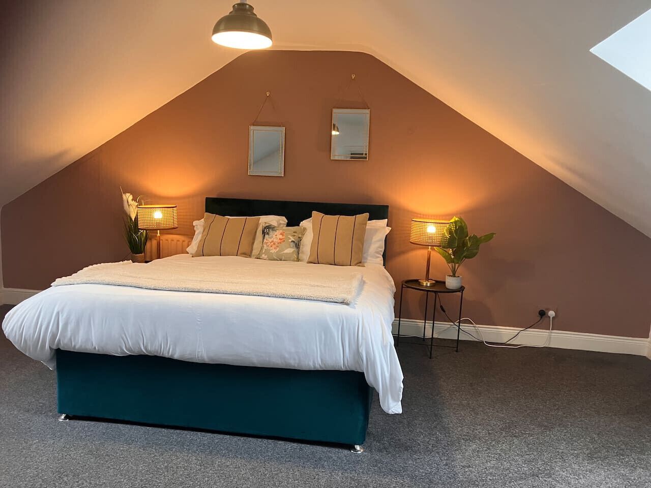 Desk, iron/ironing board, WiFi, bed sheets