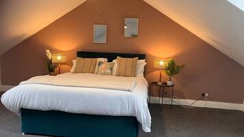 Desk, iron/ironing board, WiFi, bed sheets