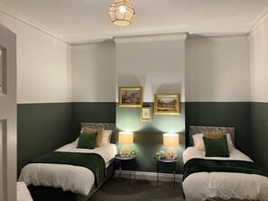 Desk, iron/ironing board, WiFi, bed sheets