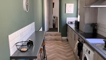 Fridge, microwave, oven, coffee/tea maker