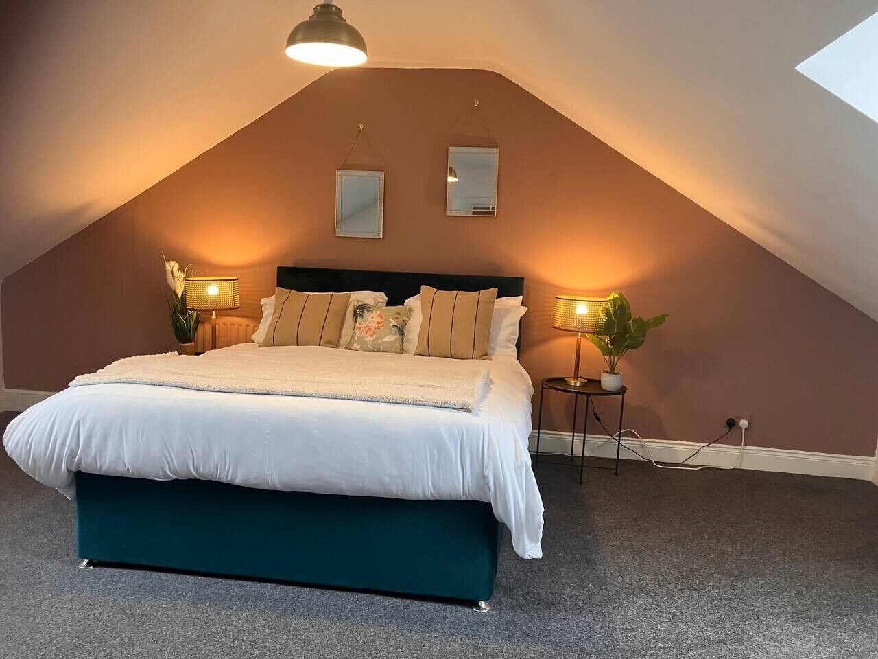 Desk, iron/ironing board, WiFi, bed sheets
