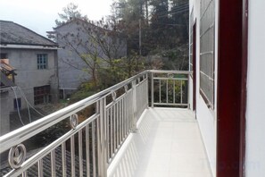 Property grounds - Caiyin Inn (Zhangjiajie)