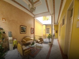 Televisión de pantalla plana, piso con calefacción