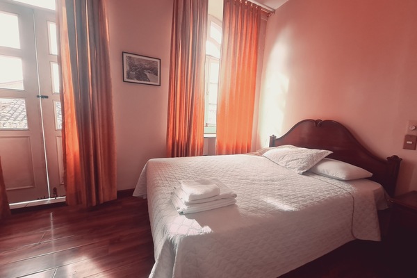Cubrecamas, wifi gratis y ropa de cama