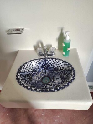 Classic Room | Bathroom