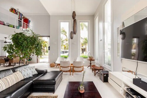 Wonderful house, beach tennis, complete court, beach and leisure.