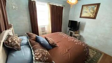 1 bedroom, bed sheets