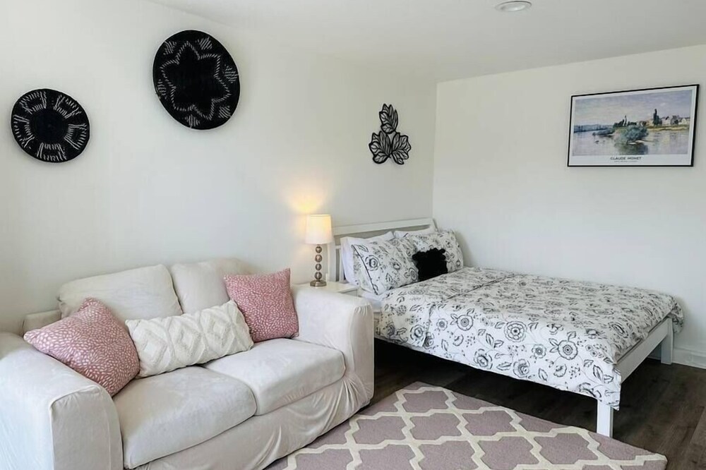 Mini Mansion Studio by Zen Living