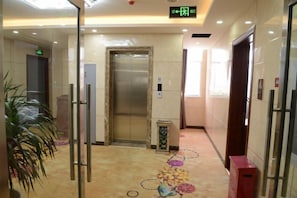 Unclassified image, 4 of 47, button - Junyi · Leishen Jingjie E-Sports Hotel (Beijing Yanqing Global Xinyi Department Store) (Beijing)