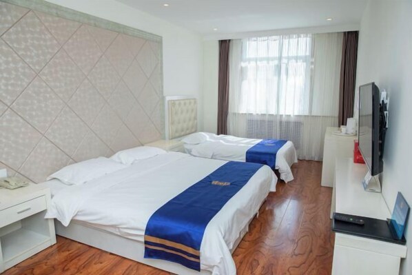 A hotel room with two beds, a TV, a desk, and a window with curtains. - Junyi · Leishen Jingjie E-Sports Hotel (Beijing Yanqing Global Xinyi Department Store) (Beijing)