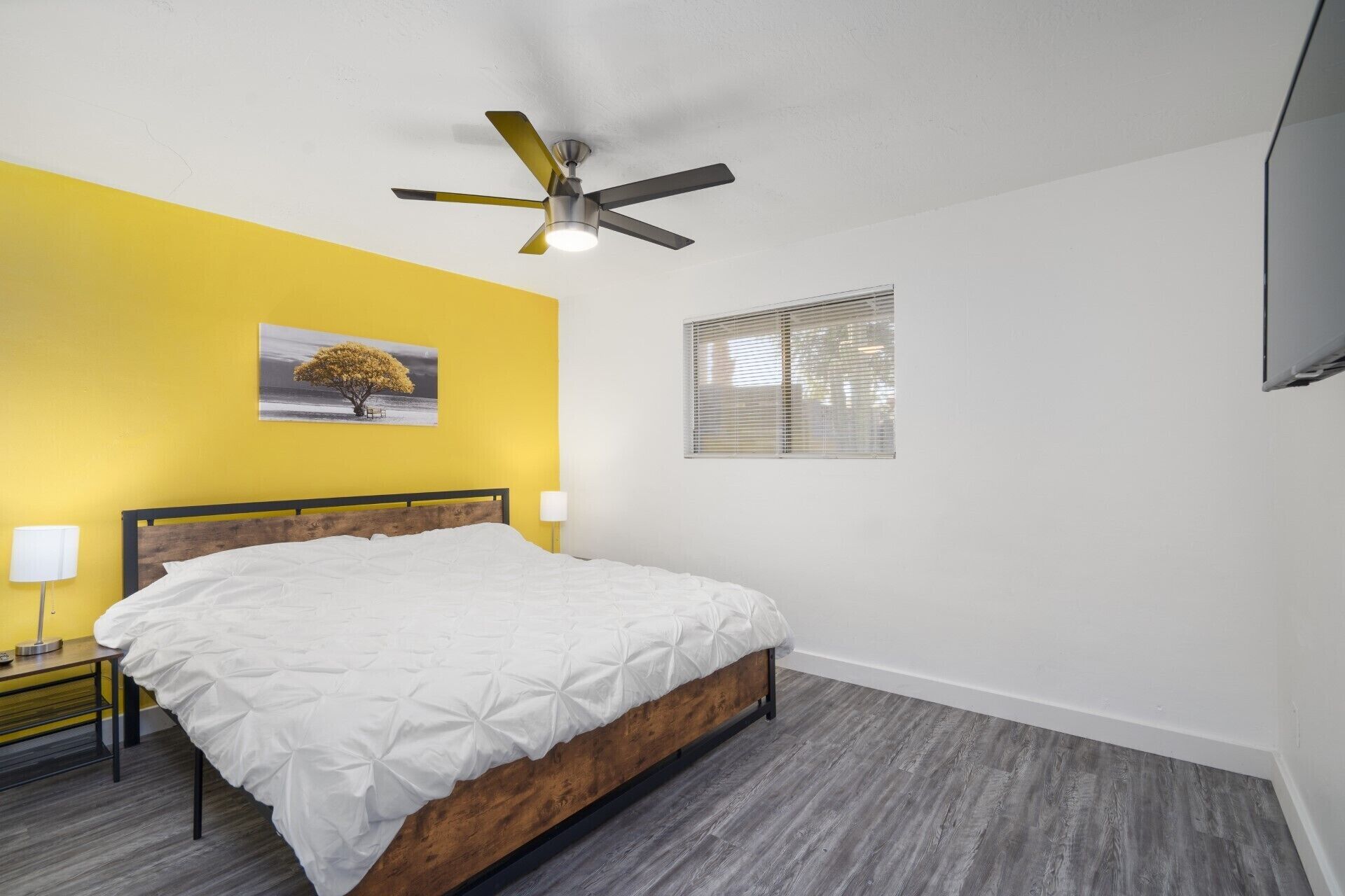 Sunshine 2BR South Scottsdale | Laundry | Netflix
