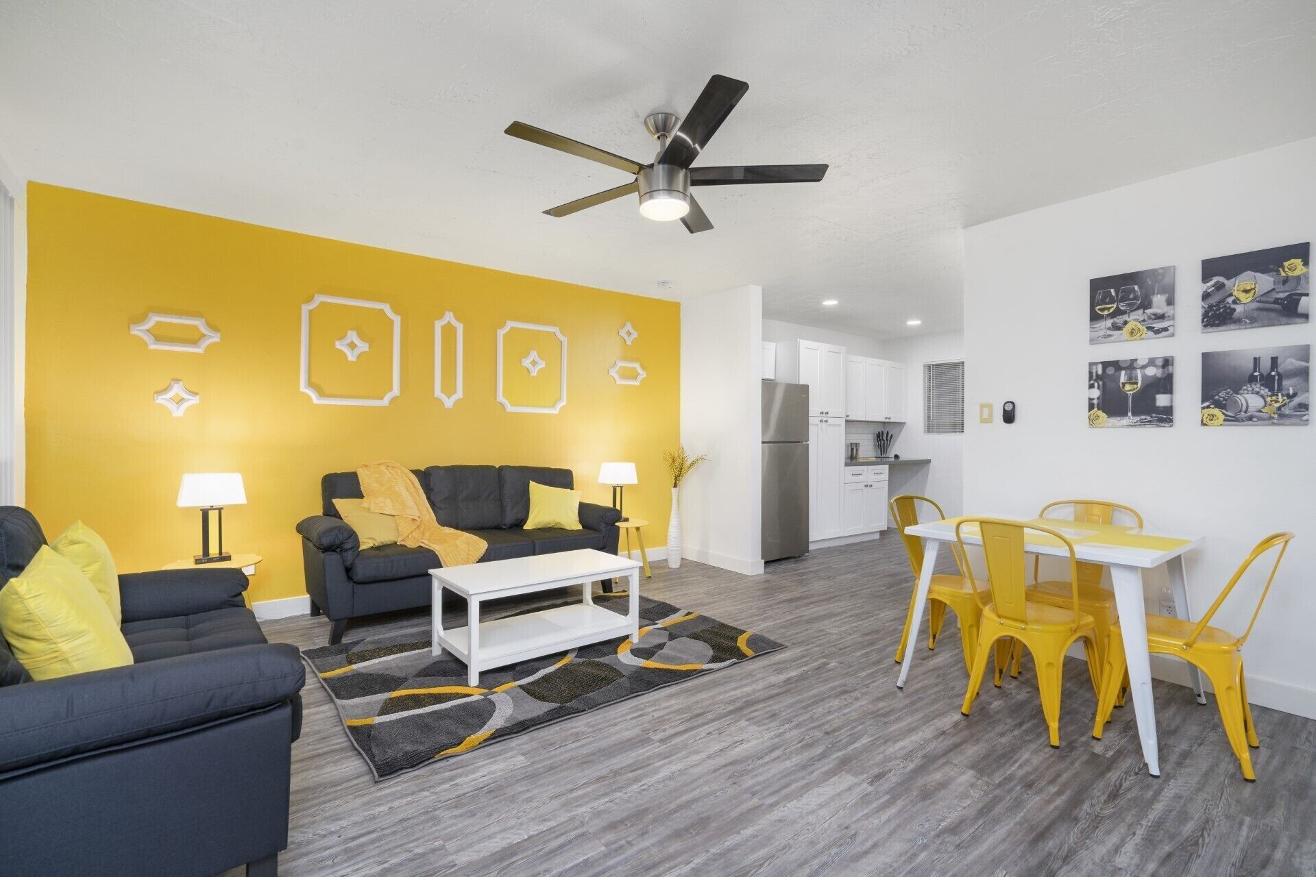 Sunshine 2BR South Scottsdale | Laundry | Netflix