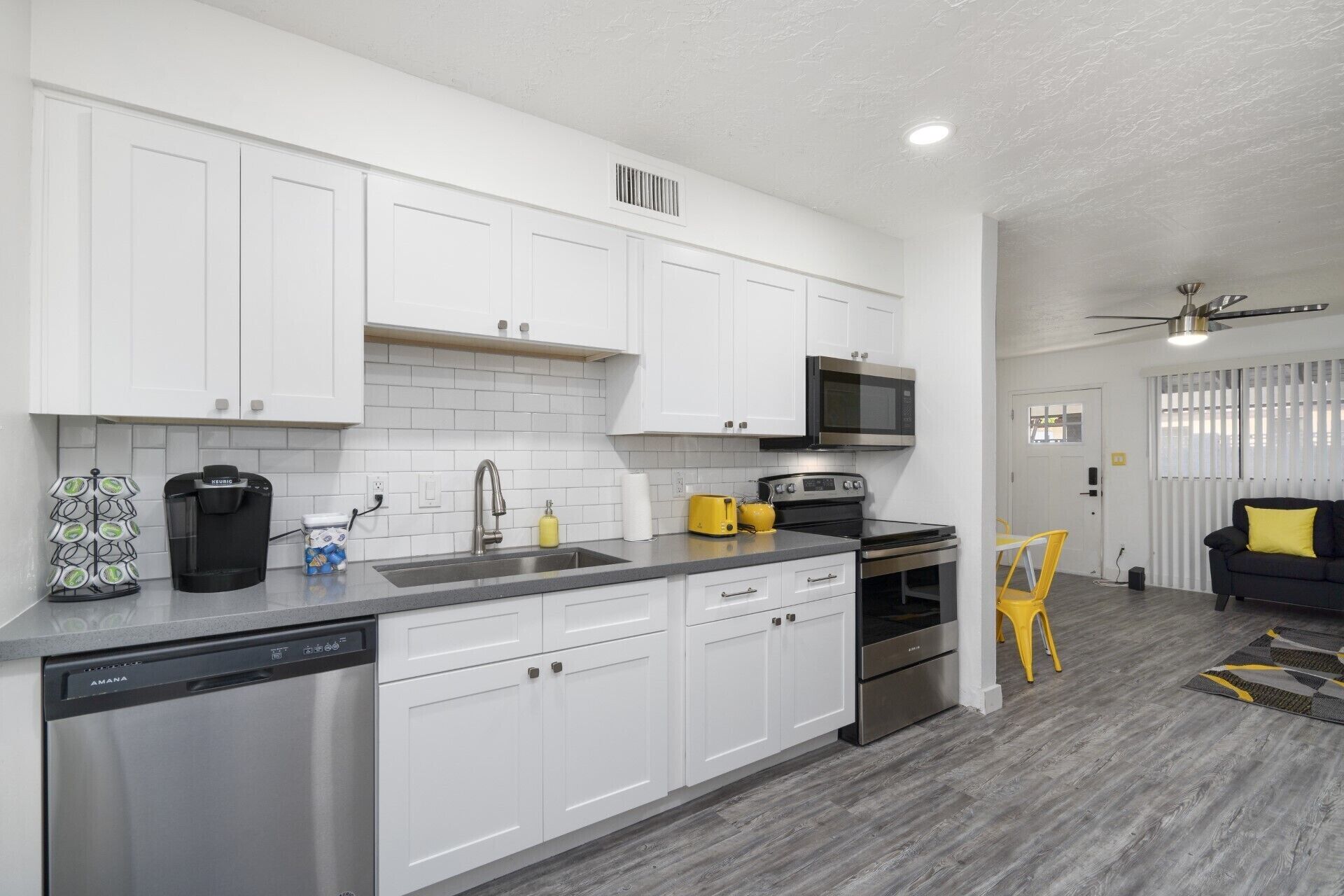 Sunshine 2BR South Scottsdale | Laundry | Netflix