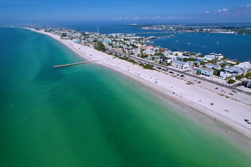 Get Seaduced! Coastal rental steps 2 Beach/Bridge