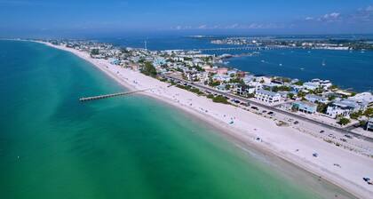 Get Seaduced! Coastal rental steps 2 Beach/Bridge