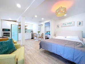 1 habitación, tabla de planchar con plancha, wifi y ropa de cama